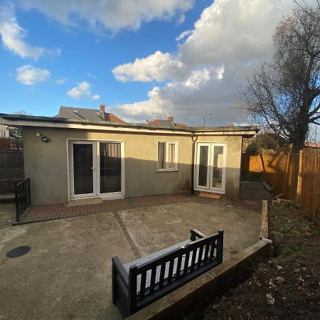Private House With Free Park For Group Near Wembley Station Villa Londra Dış mekan fotoğraf