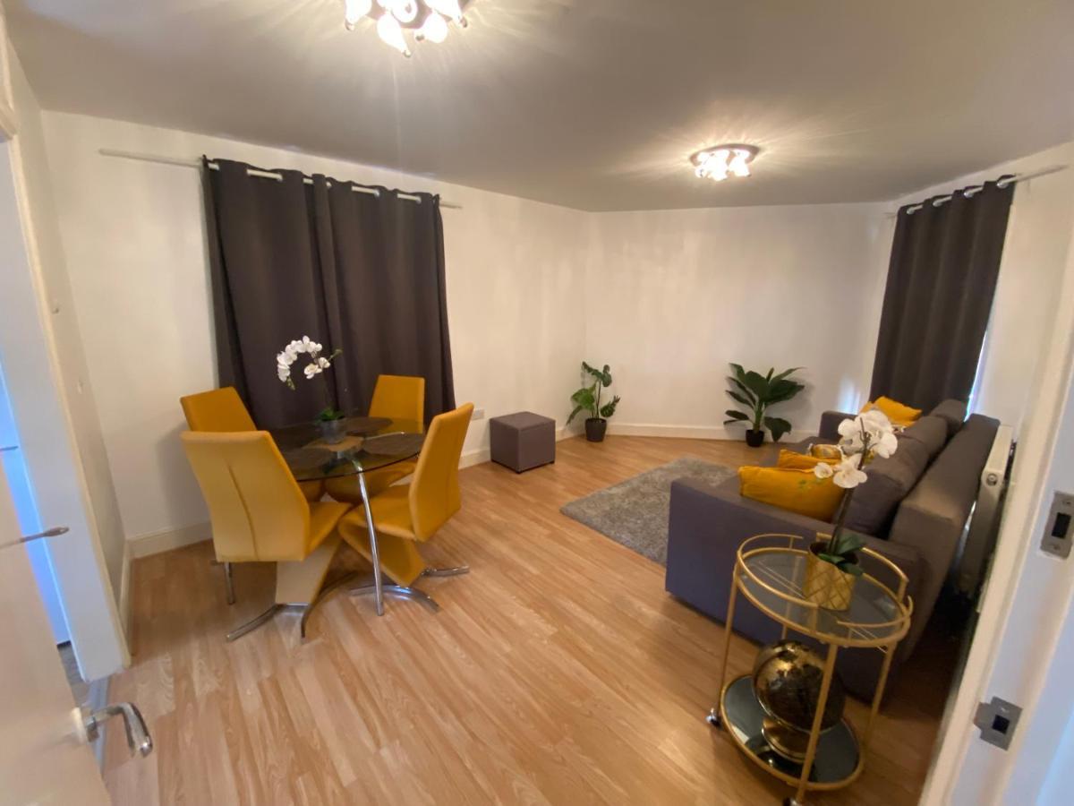 Private House With Free Park For Group Near Wembley Station Villa Londra Dış mekan fotoğraf