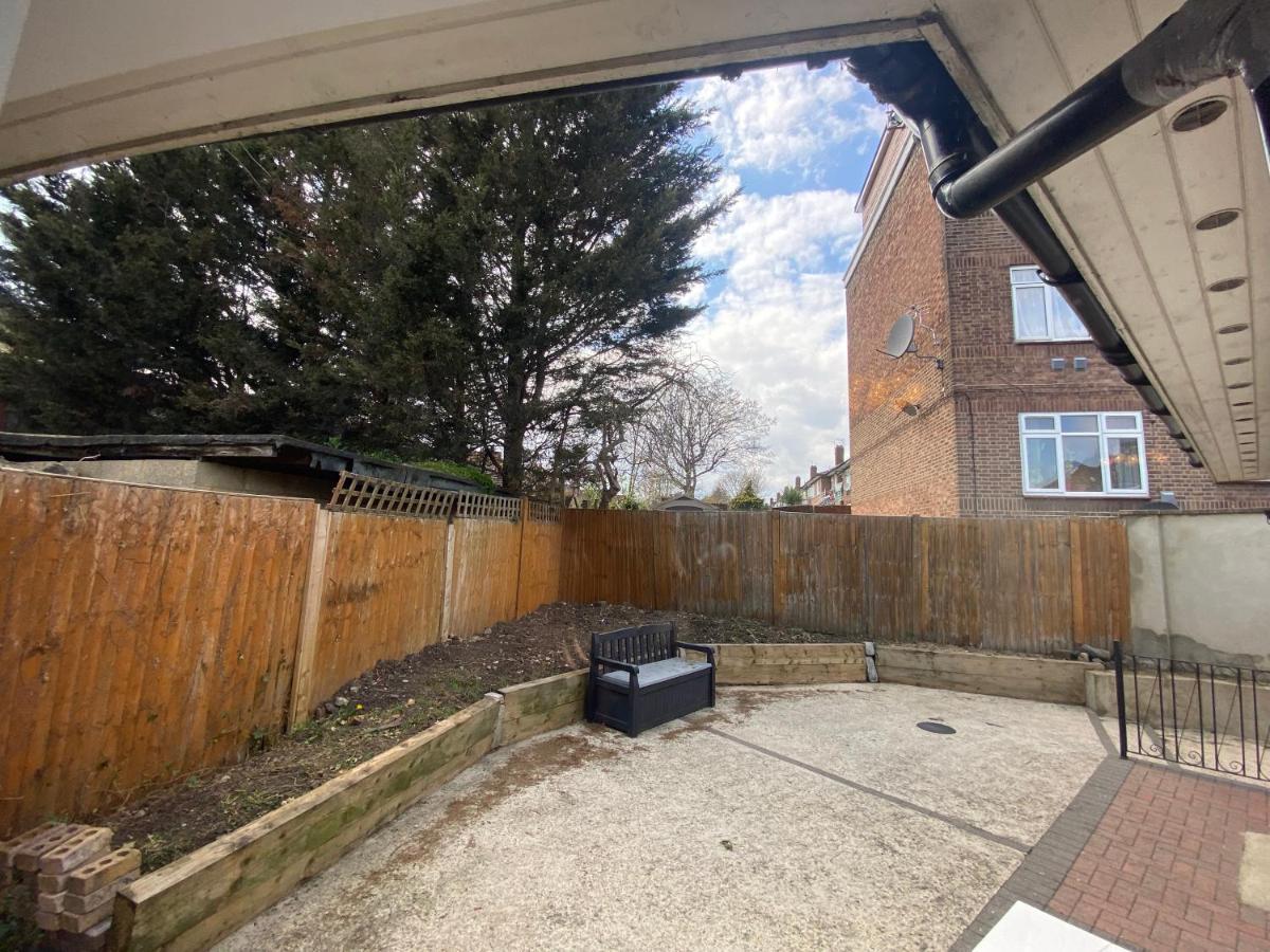 Private House With Free Park For Group Near Wembley Station Villa Londra Dış mekan fotoğraf