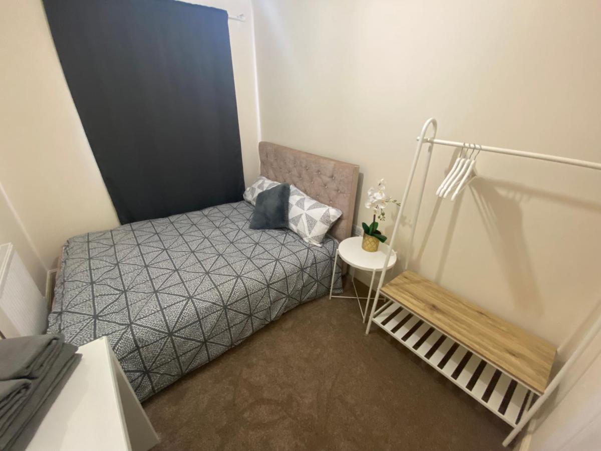 Private House With Free Park For Group Near Wembley Station Villa Londra Dış mekan fotoğraf