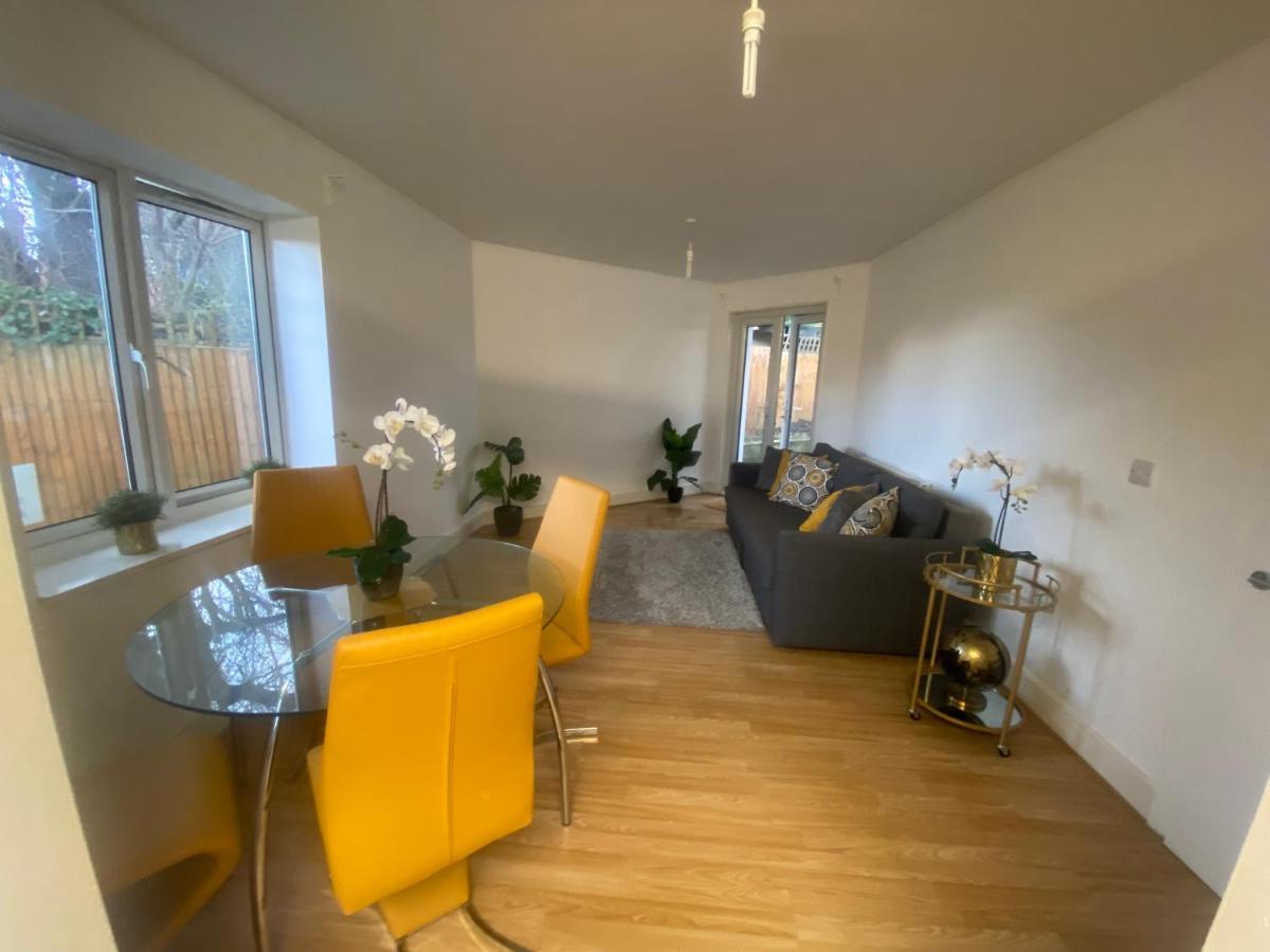 Private House With Free Park For Group Near Wembley Station Villa Londra Dış mekan fotoğraf
