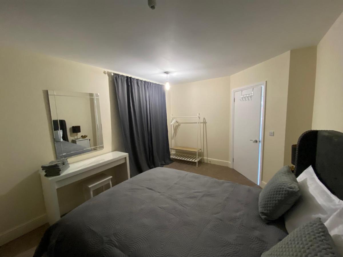 Private House With Free Park For Group Near Wembley Station Villa Londra Dış mekan fotoğraf